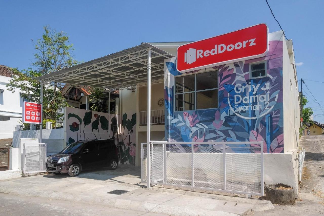 Reddoorz Syariah Near Universitas Mercu Buana Kampus 2 Yogyakarta Kejayan Luaran gambar